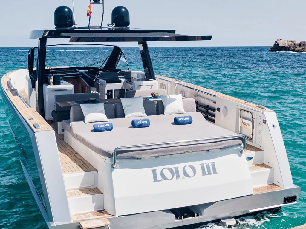 Fjord 52 “LOLO III”: Diseño Moderno, Espacio y Experiencia Premium en Ibiza
