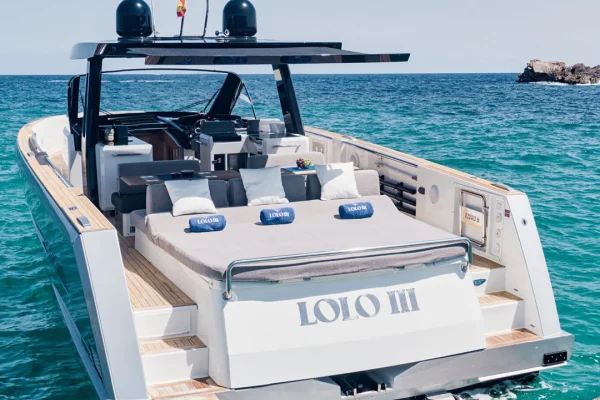 Fjord 52 “LOLO III”: Diseño Moderno, Espacio y Experiencia Premium en Ibiza