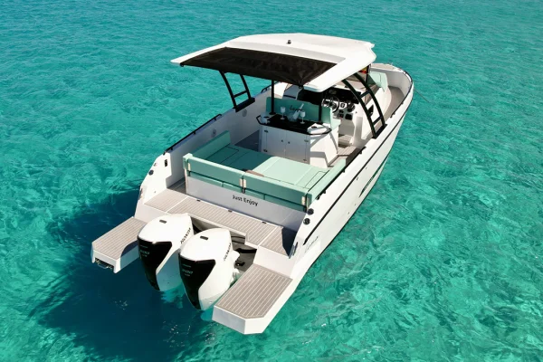 Lema Kalon 29 “Just Enjoy”: Comodidad, Privacidad y Diversión para Navegar por Ibiza