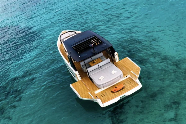 Discover the Cranchi 46 Just Unique: Luxury and Comfort in the Waters of Ibiza and Formentera
