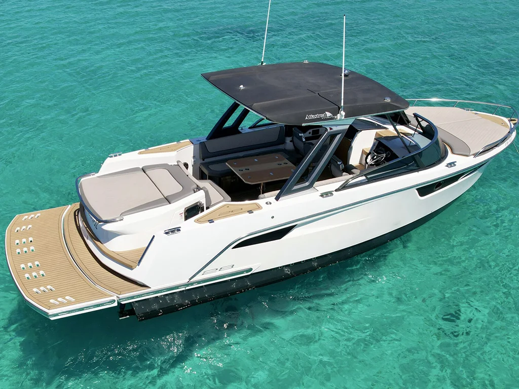 Alfastreet Marine 28 Sanfil: Estilo, Innovación y Confort en el Mar de Ibiza y Formentera